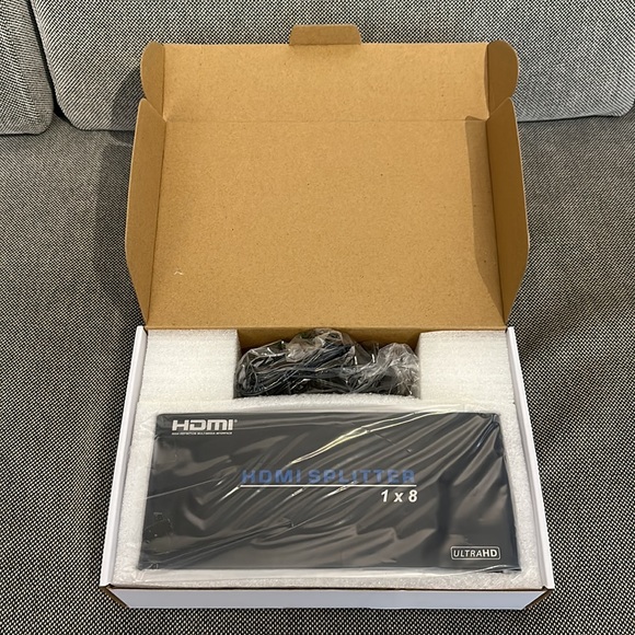 Blackbird 4K Pro 1x8 HDMI Splitter HDR 18Gbps 4K@60Hz YCbCr 4:4:4 with HDCP 2.2 - Picture 2 of 4